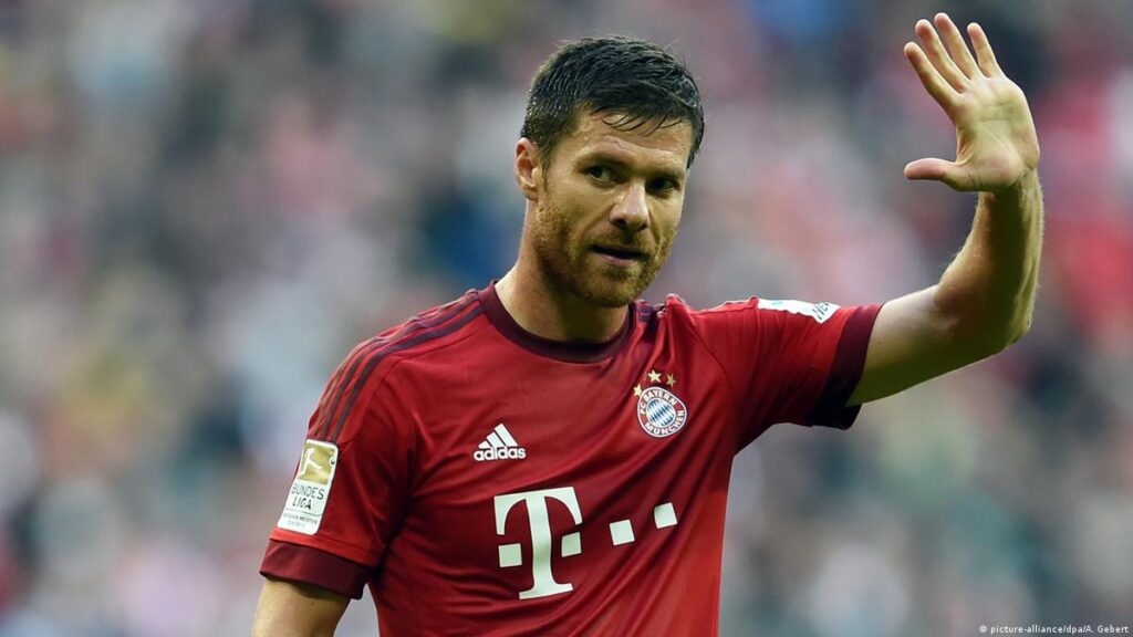 Xabi alonso pivote defensivo jugando para el Bayern Munchen