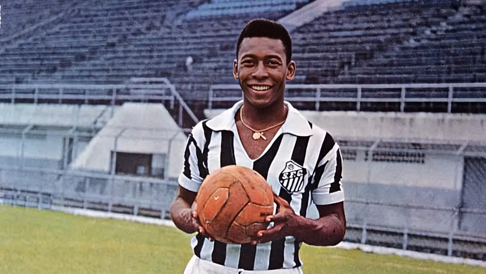 Edson Arantes do Nascimento Pelé jugando para el Santos FC